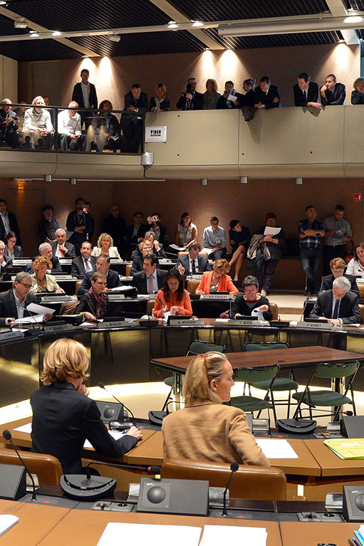 Conseil de Bordeaux Métropole Vue sur l'hémicycle du conseil de Bordeaux Métropole lors d'une scéance