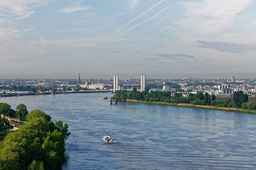 00 ACCUEIL 2020 credit Vincent Monthiers 850px Vue sur la Garonne, le Pont Chaban-Delmas et Bordeaux (c) Vincent Monthiers