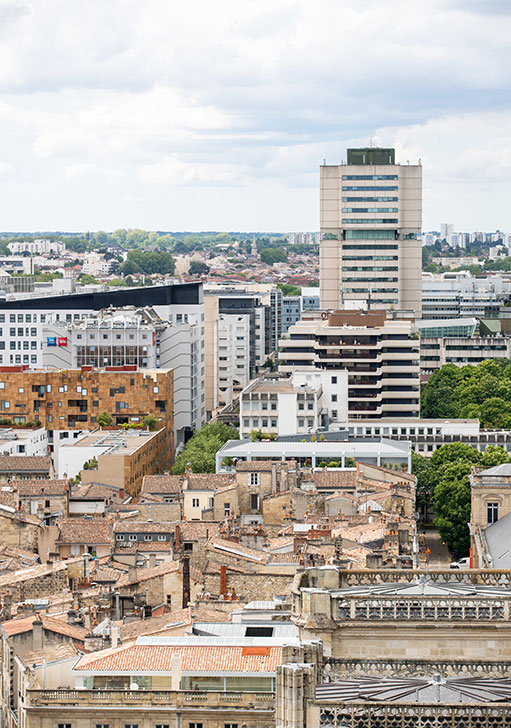 Vue sur Bordeaux et l’hôtel de Métropole Vue sur Bordeaux et l'hôtel de Métropole